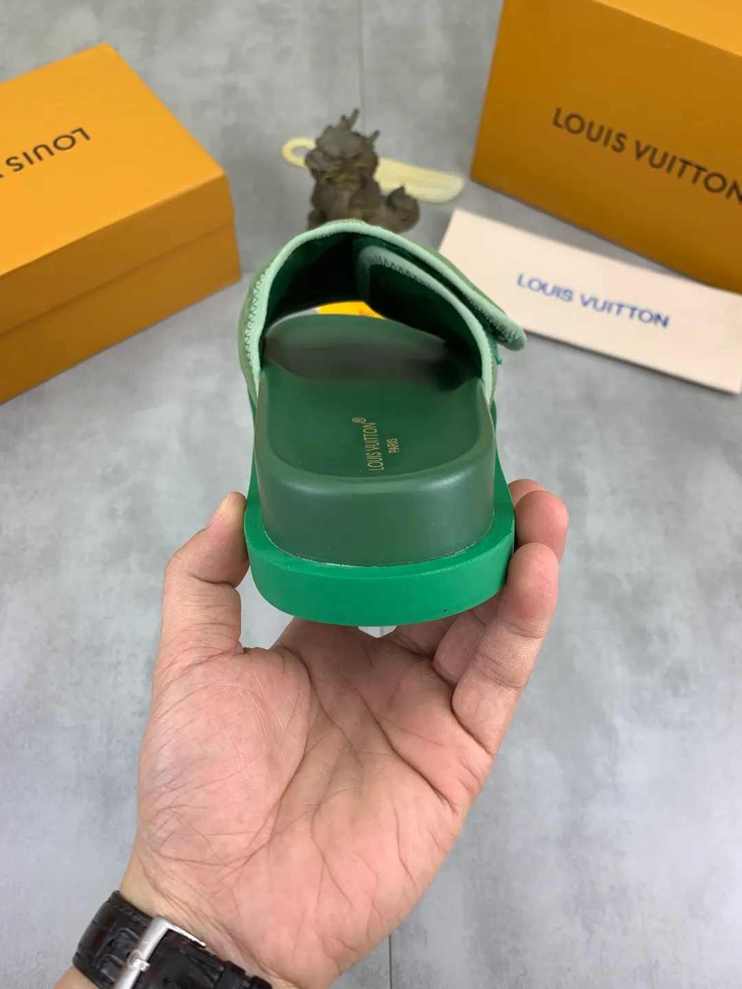 Men's shoes 💰P320 💰[New style]🆘 Original quality [LOUIS VUITTON] The popular Louis Vuitton LV men's slippers on the official website are on sale simultaneously! Original fabric imported from Italy, original factory special supply, code number: 38-44 (45 customized), many colors available